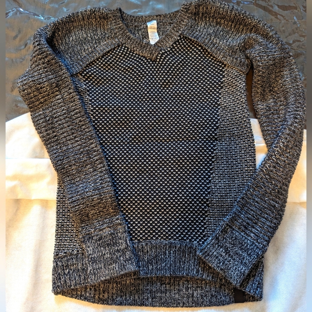 EUC ivivva by Lululemon knit sweater